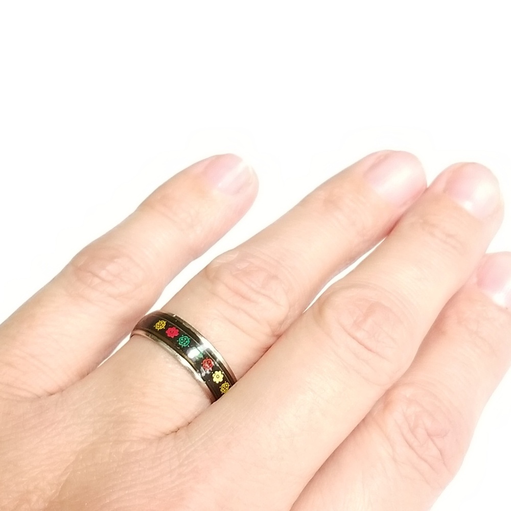 Women Mood Ring Black with Flowers Vintage